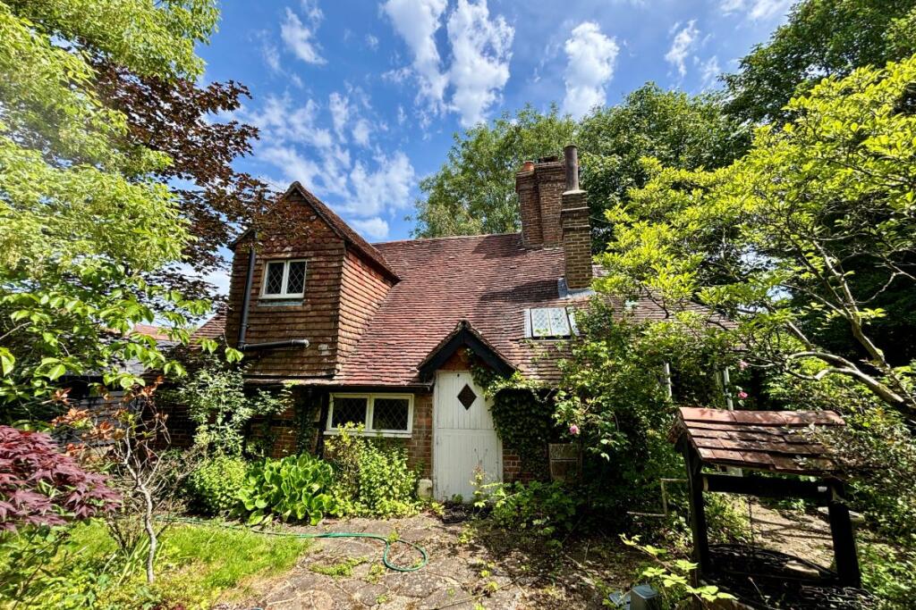 Main image of property: Cherry Tree Cottage, Wickhurst Lane, Broadbridge Heath, Horsham, West Sussex, RH12 3LU