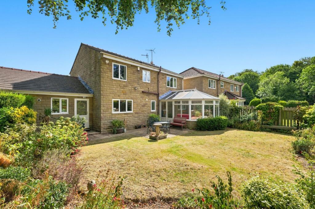 House in Chesterfield, Brampton - View 4