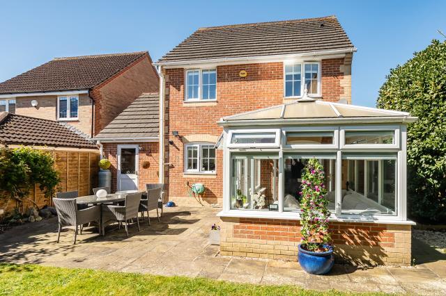 House in Thatcham, West Berkshire - More