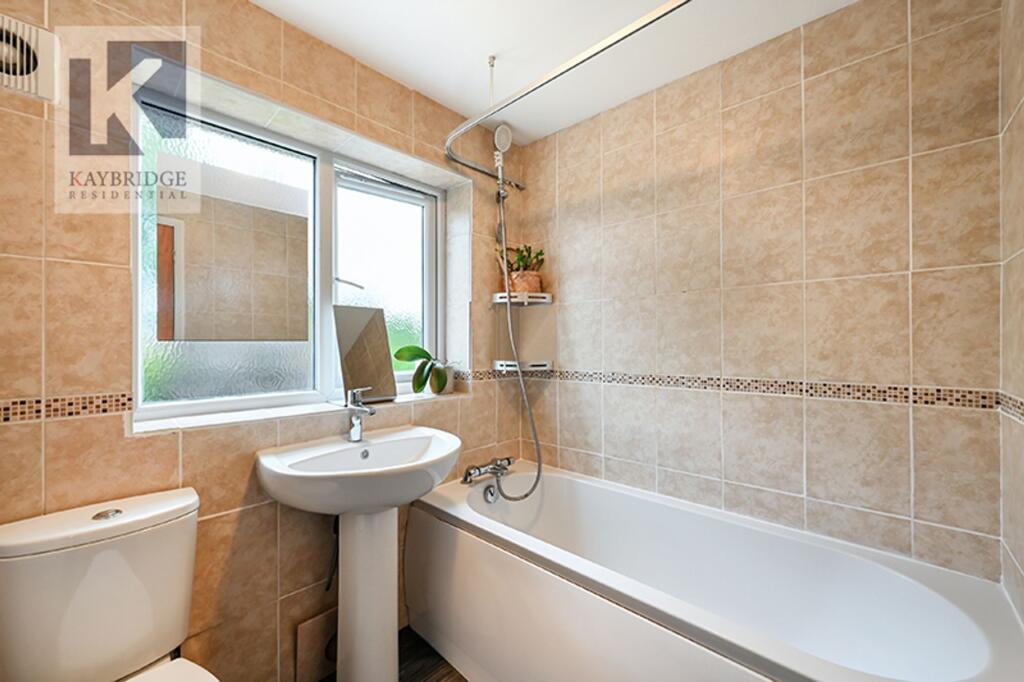 House in London, Worcester Park - More