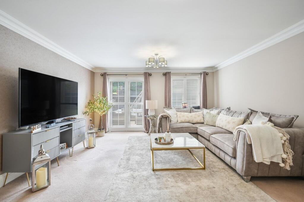 House in Tadworth, Tattenham Corner - View 2