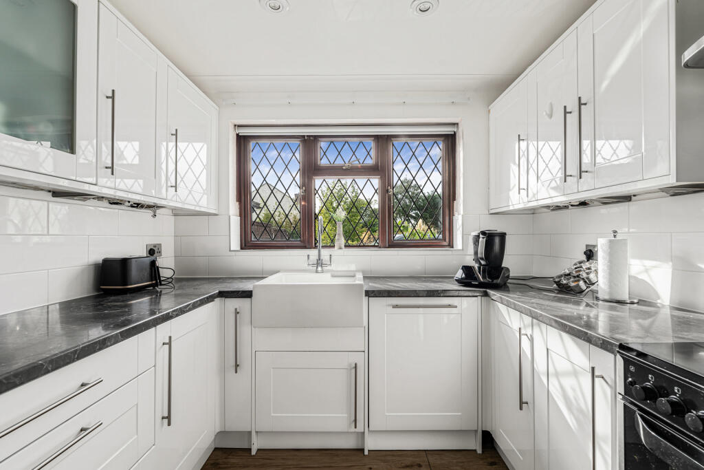 House in Guildford, Shawfield, Ash - View 4