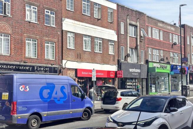 124 Central Road, Worcester Park, KT4 8HT