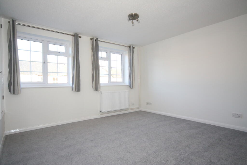 Apartment in Woking, Surrey - View 2