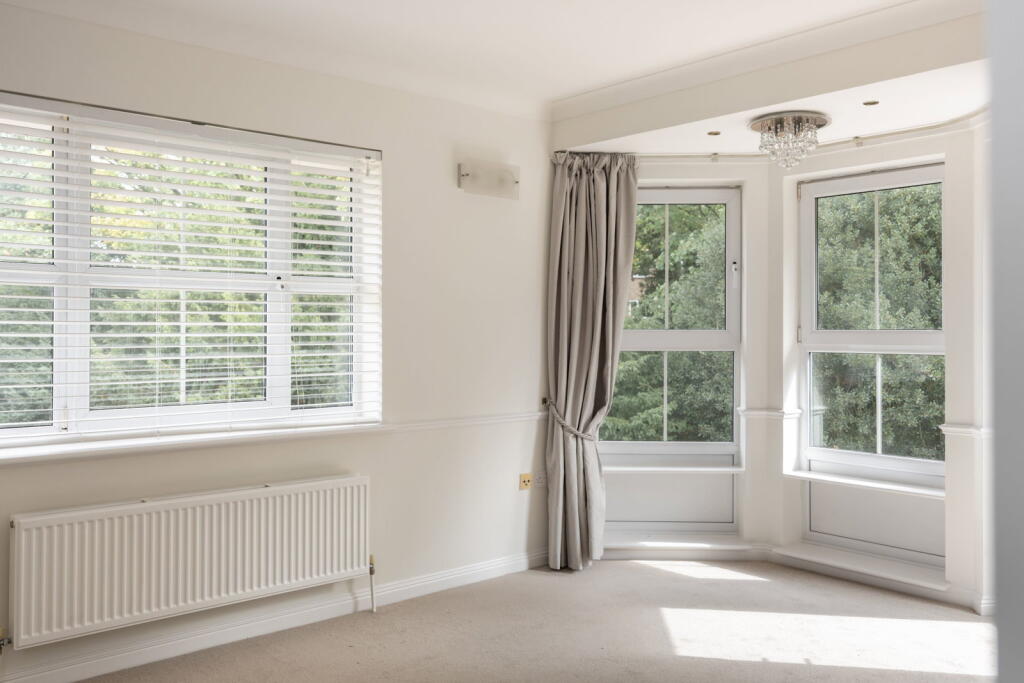 Apartment in Hemel Hempstead - View 2