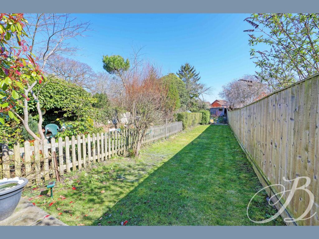 House in Maidenhead, Furze Platt - More