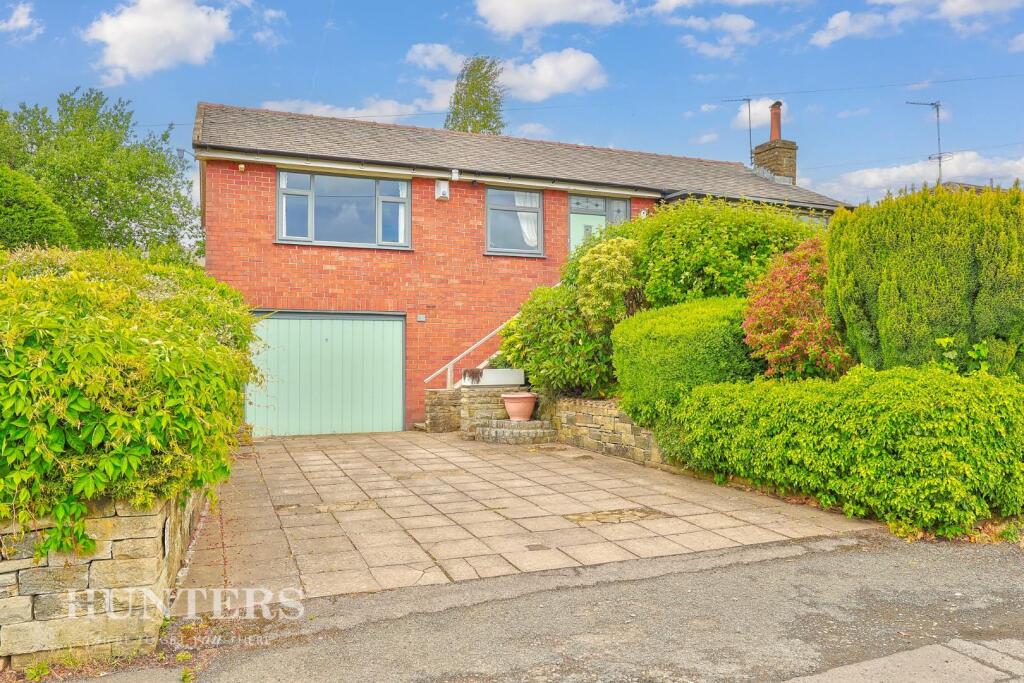 3-bed detached on Old Road, Rochdale OL16 2SJ, £325,000