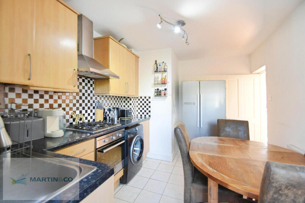 Apartment in Kingston upon Thames - View 5