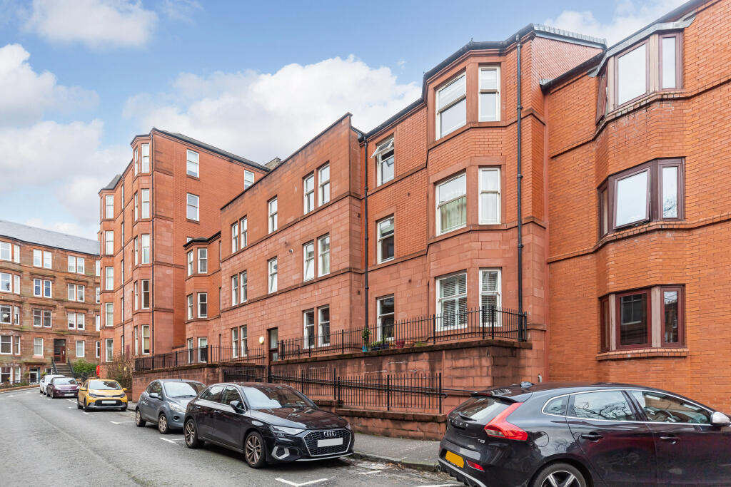 Main image of property: 2/2 40 Caird Drive, Partickhill, G11