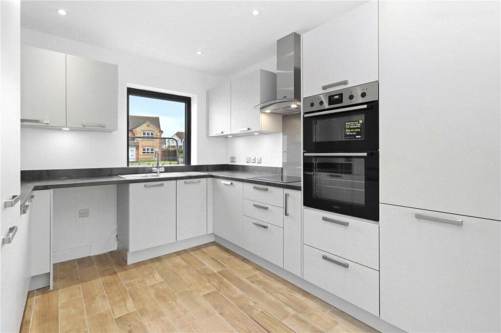 Macauley Drive, Eastbourne, East Sussex, BN23 photo 4