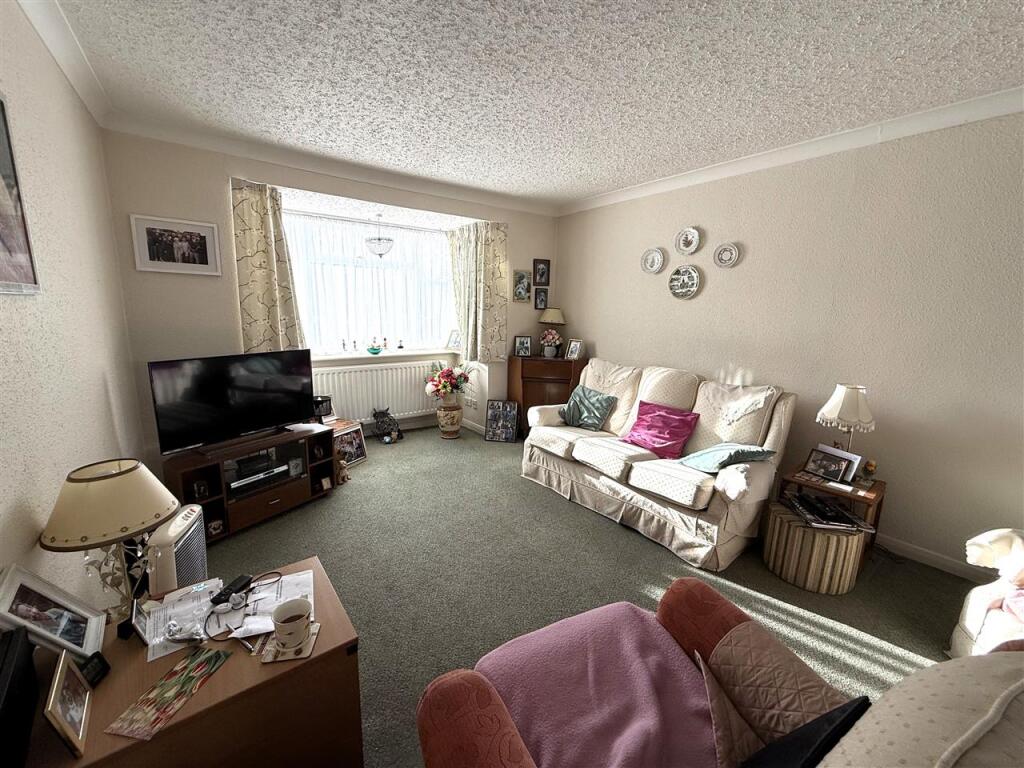 Benedict Drive, Bedfont photo 4
