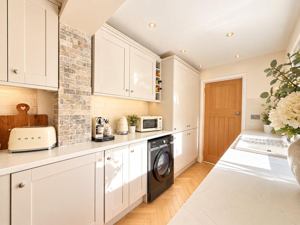 House in Swale, Howt Green, Milton Regis - View 5