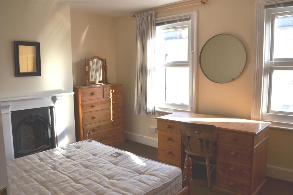 House in Gloucester - View 5
