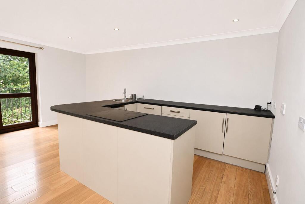 Apartment in Basingstoke and Deane, Overton - View 3
