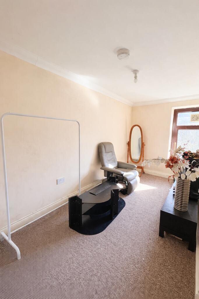 Apartment in Newport - More