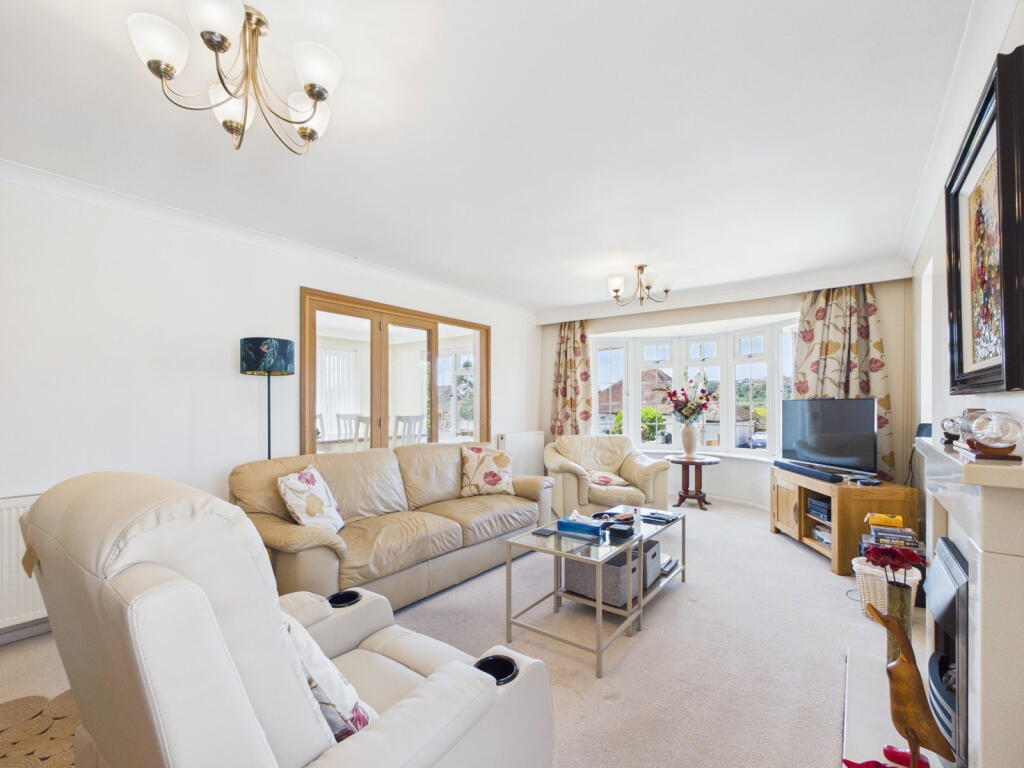 Sullington Gardens, Findon Valley, Worthing BN14 0HR photo 3