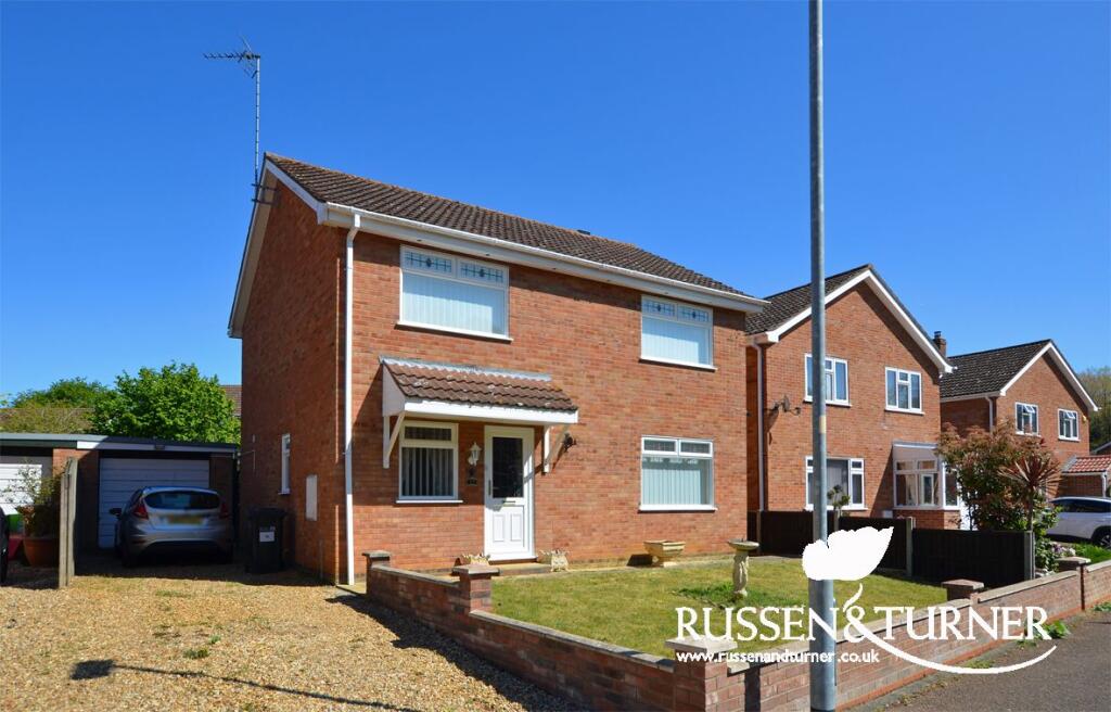 4-bed detached on 4 bedroom family home on Peckover Way, Sth Wootton, £360,000