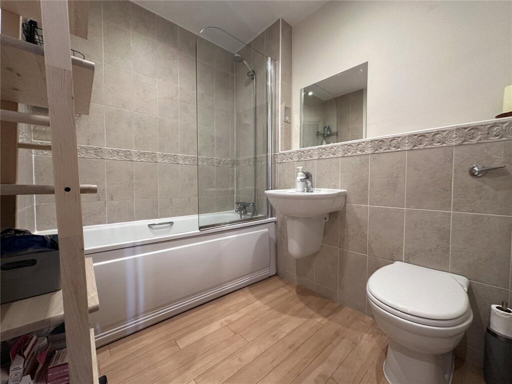 Apartment in Birmingham, West Midlands - More