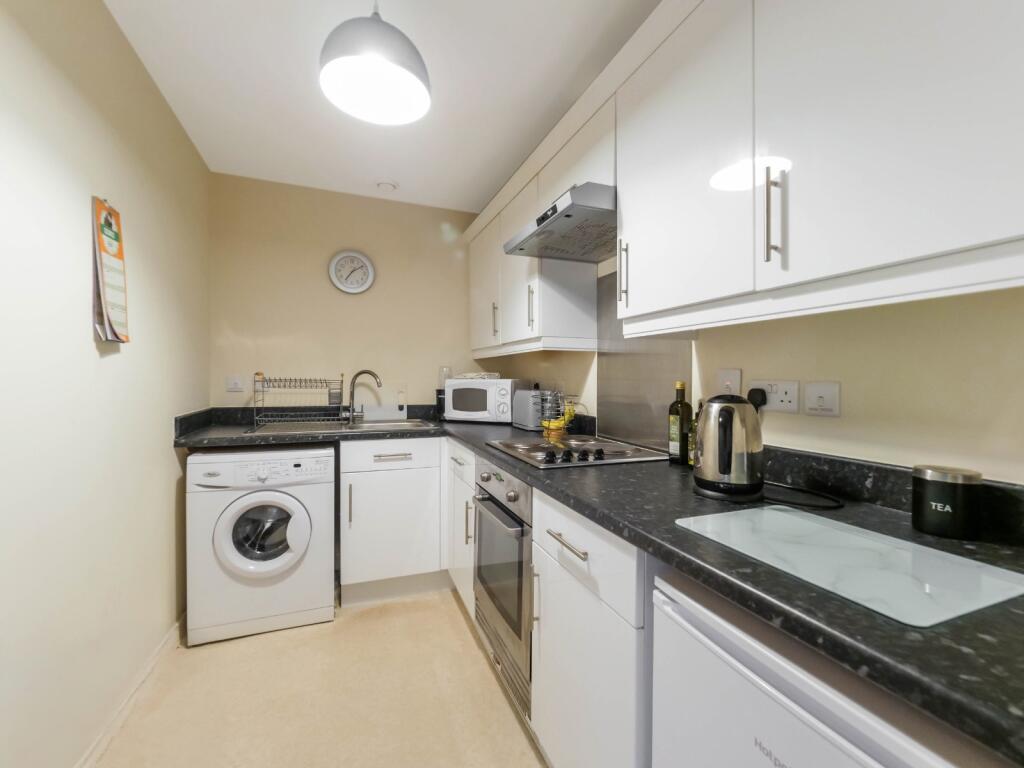 Apartment in Paisley, Renfrewshire - View 3