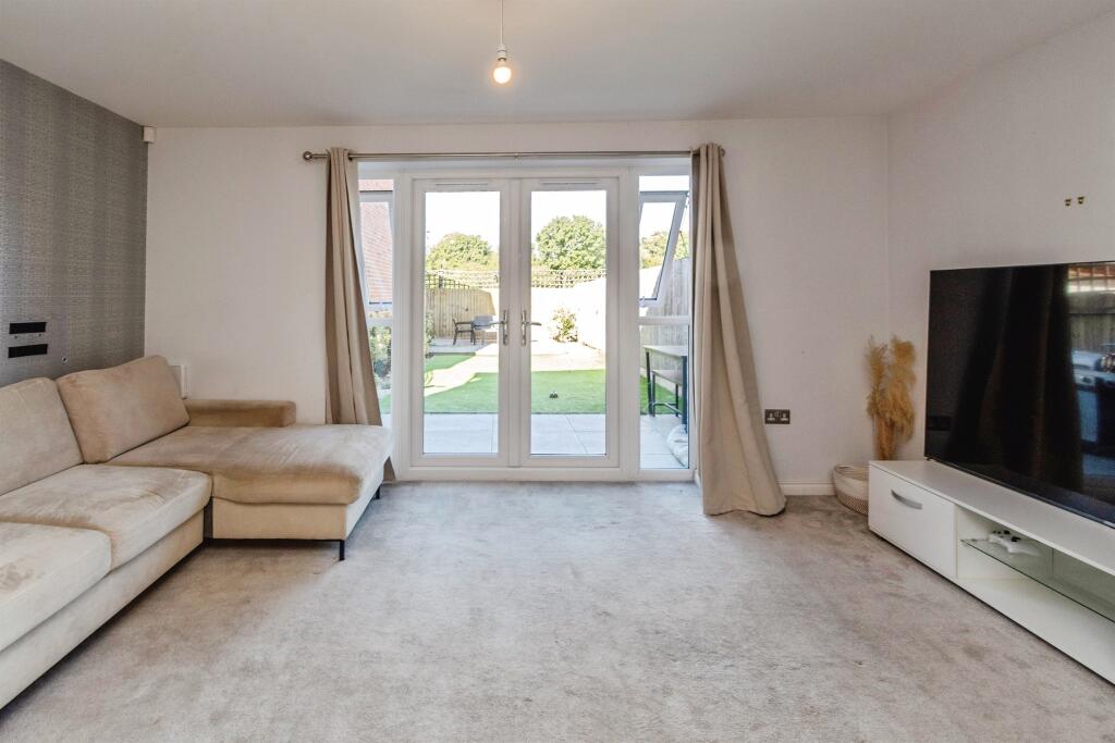 House in Walsall, Darlaston Green - More
