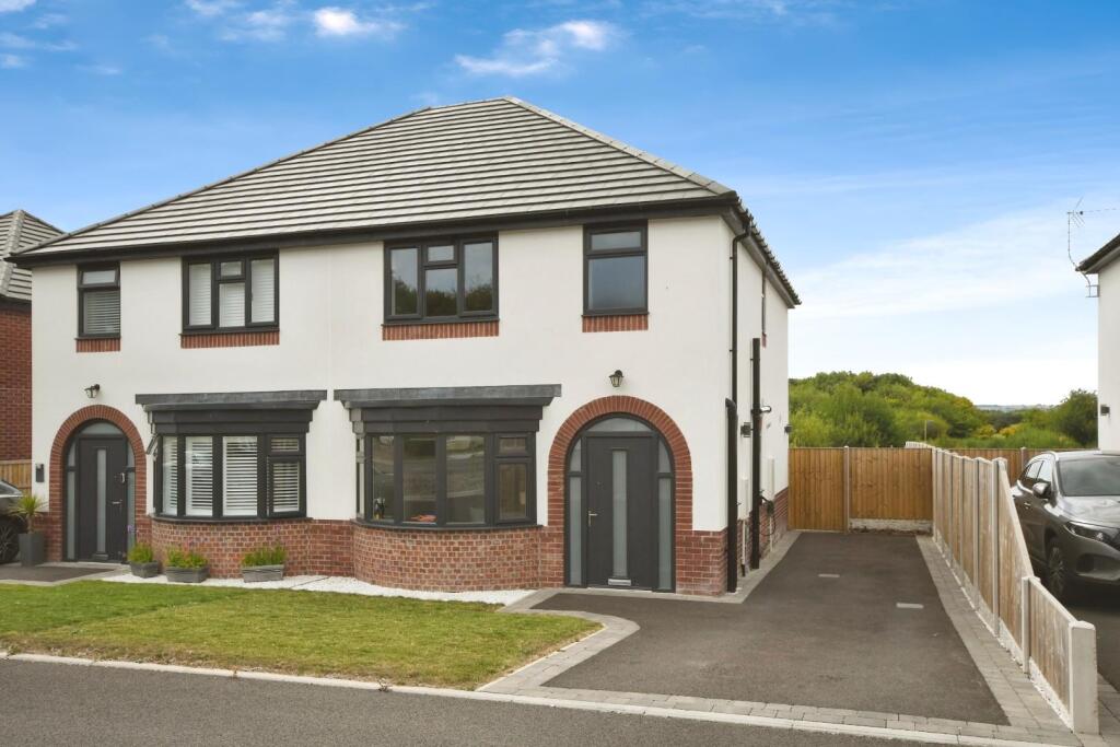 House in North East Derbyshire, North Wingfield - View 2