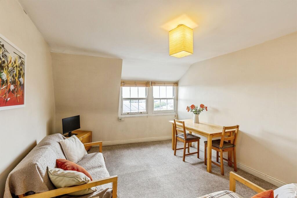 Apartment in Bristol - View 4