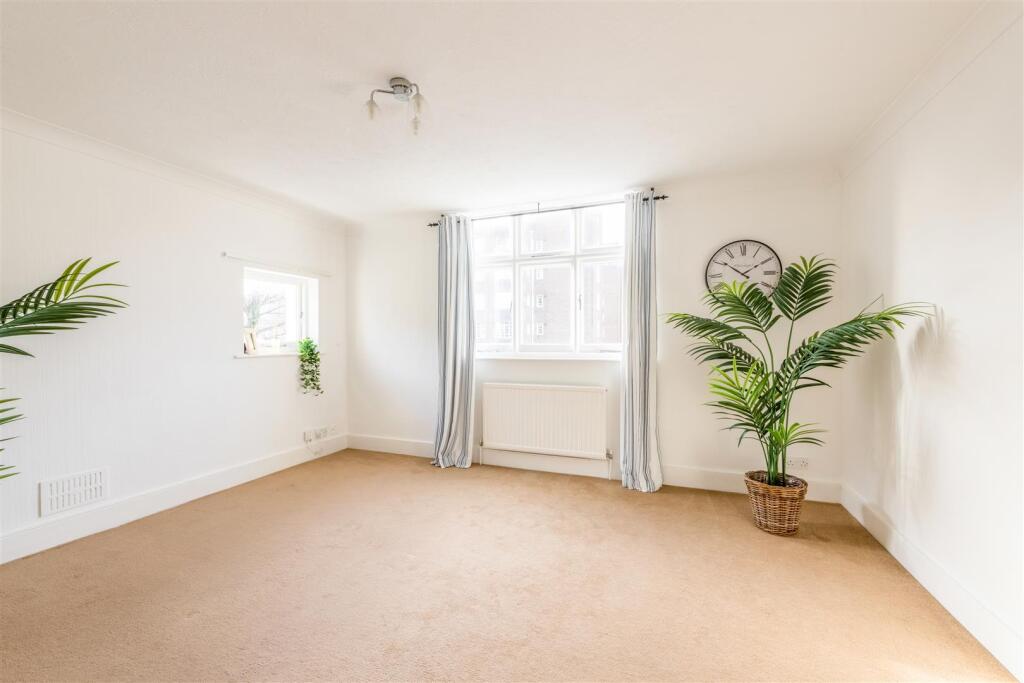 Apartment in Hove, Brighton and Hove - View 2