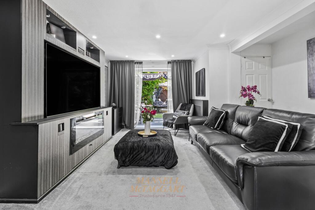 House in Crawley, Broadfield - More