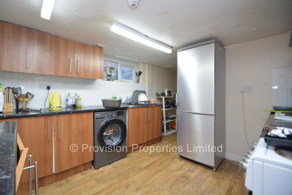 7 bedroom semi-detached house for rent