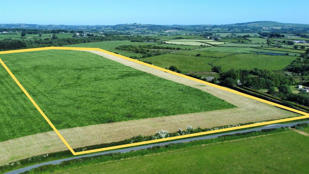 Studio other on Pennant Road, Llanon, £250,000