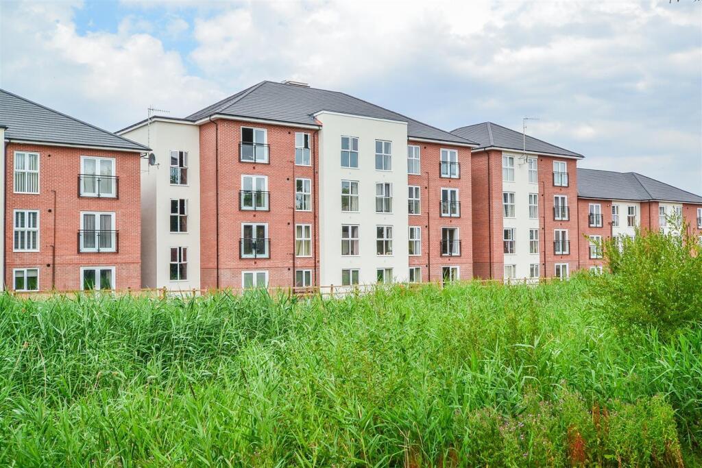 2-bed flat on Somerford House, Malvern, £170,000