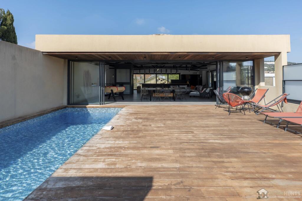 Main image of property: Provence-Alps-Cote d`Azur, Var, Bandol