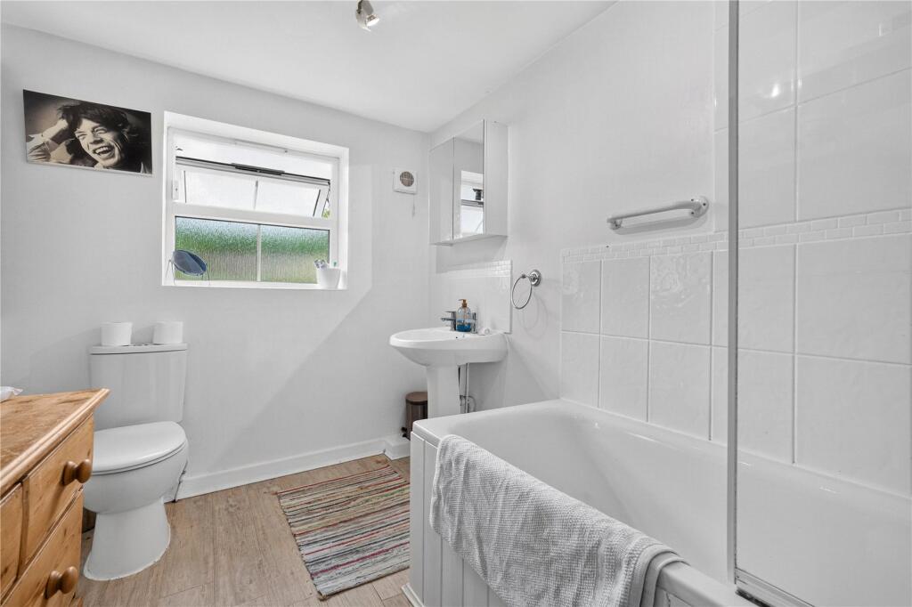 House in Guildford - View 4