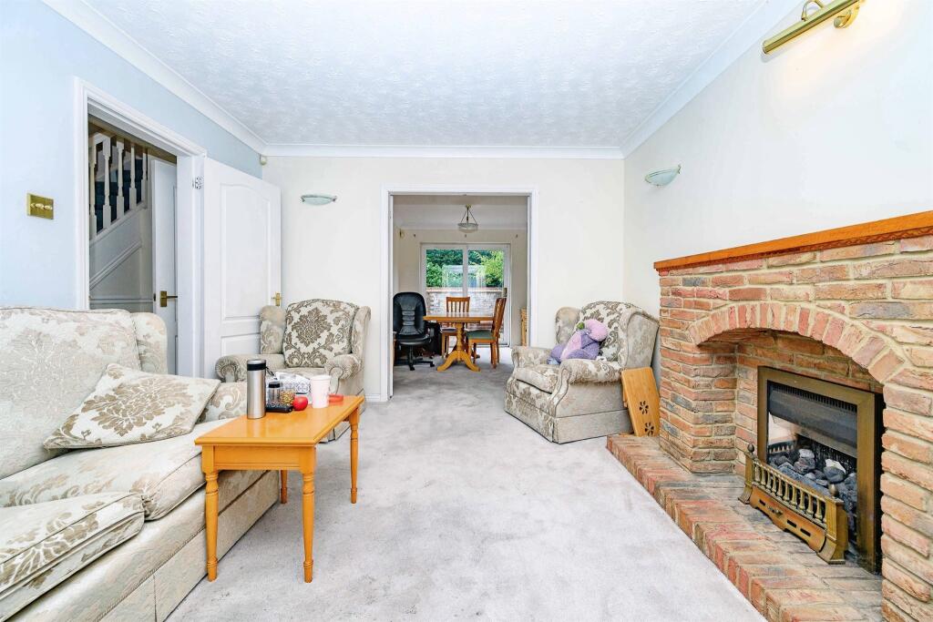 House in Luton - View 5