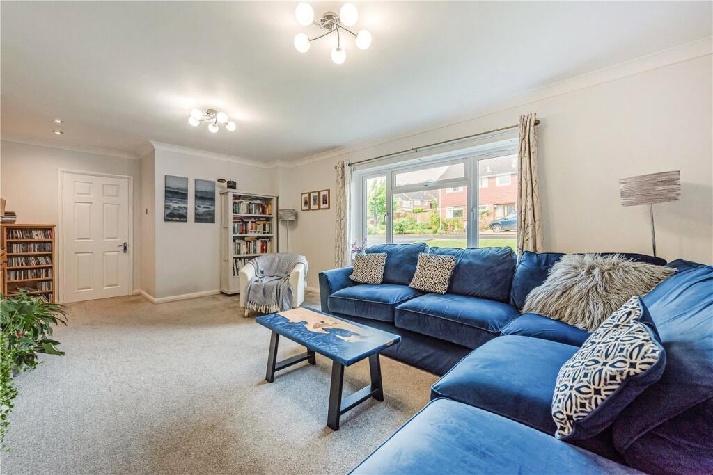 Larch Close, Kings Worthy, Winchester, Hampshire, SO23 photo 3