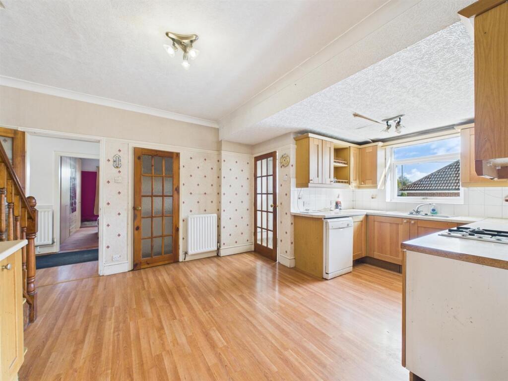 32 Leases Road, Leeming Bar, Northallerton DL7 9DA photo 2