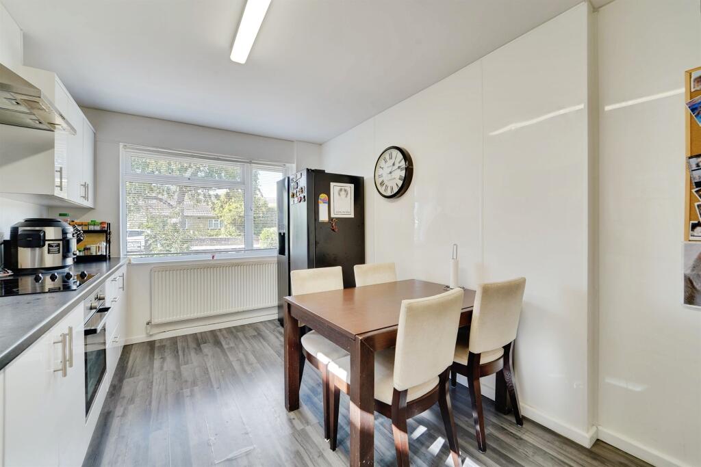 House in Milton Keynes, Bedford - View 3