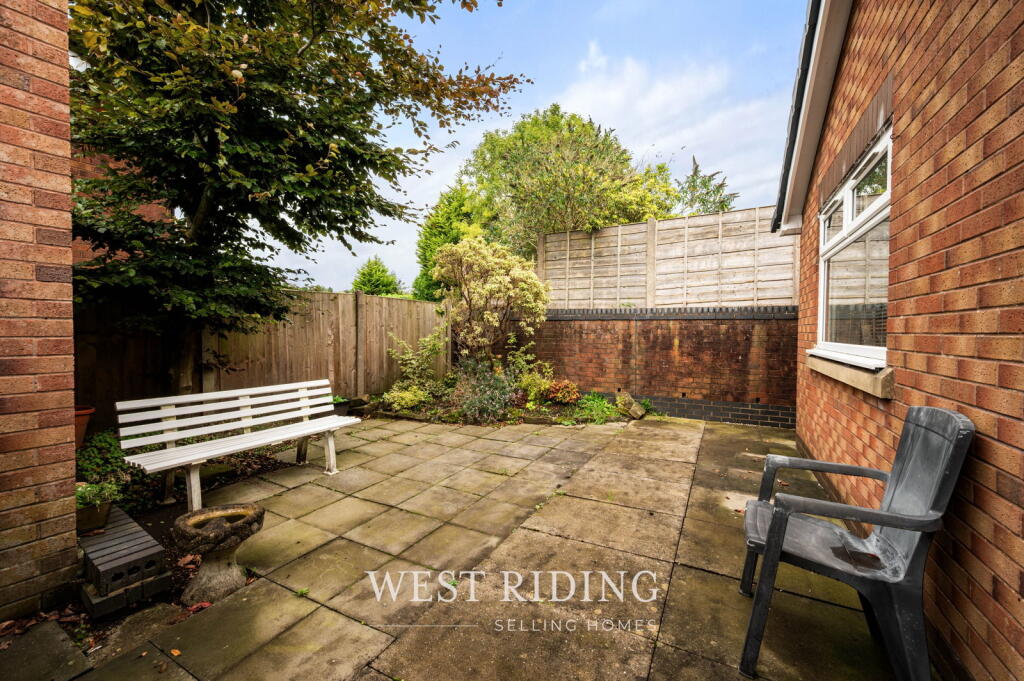 Hillspring Road, Springhead, Saddleworth photo 3