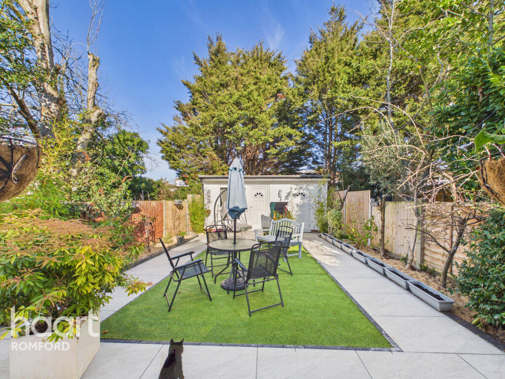 Main image of property: Collier Row Road, Romford, RM5 2BA