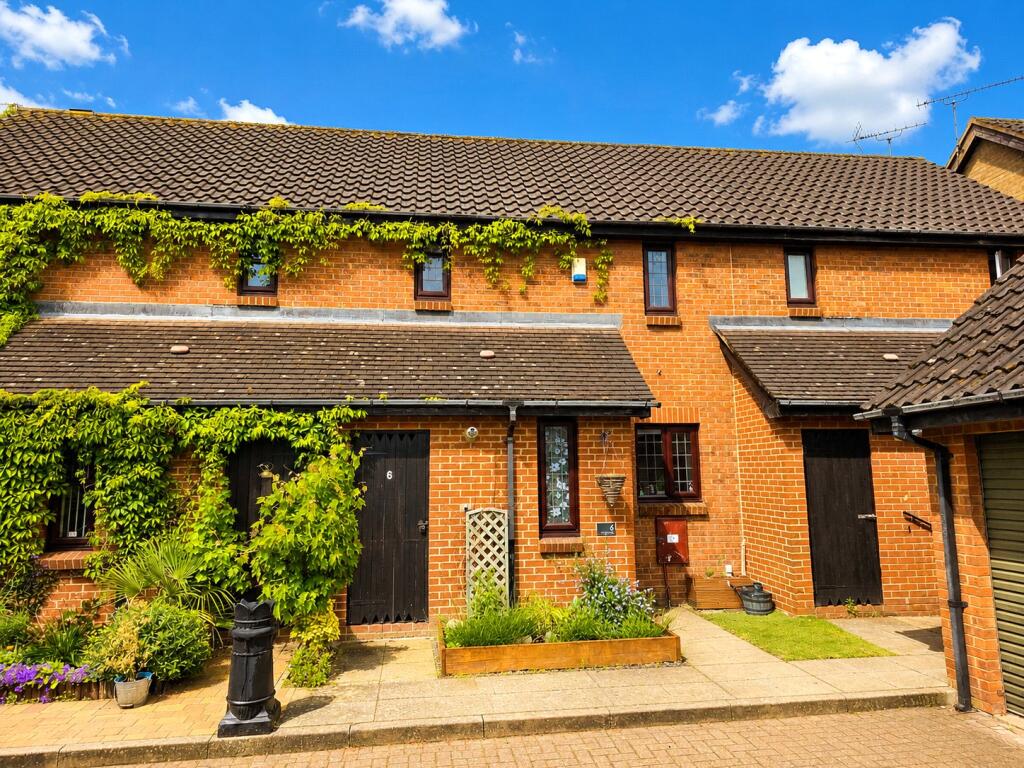 Main image of property: Bristol Close, Rayleigh, Essex, SS6