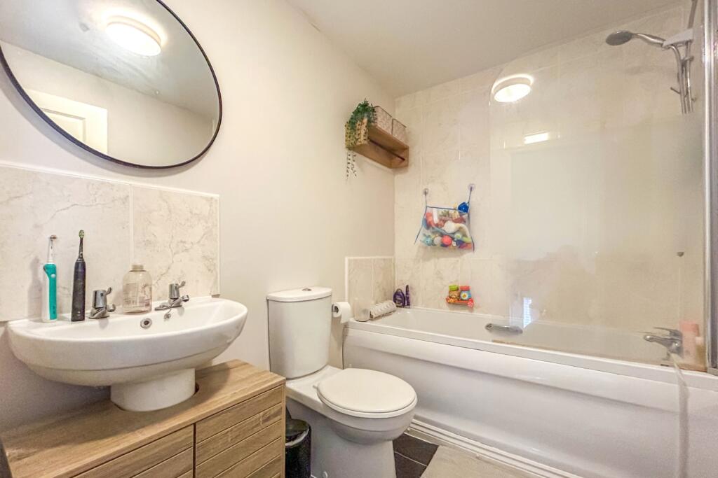 House in Nottingham, Beeston - More
