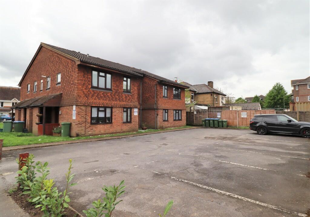 Apartment in Walton-on-Thames, Surrey - View 2
