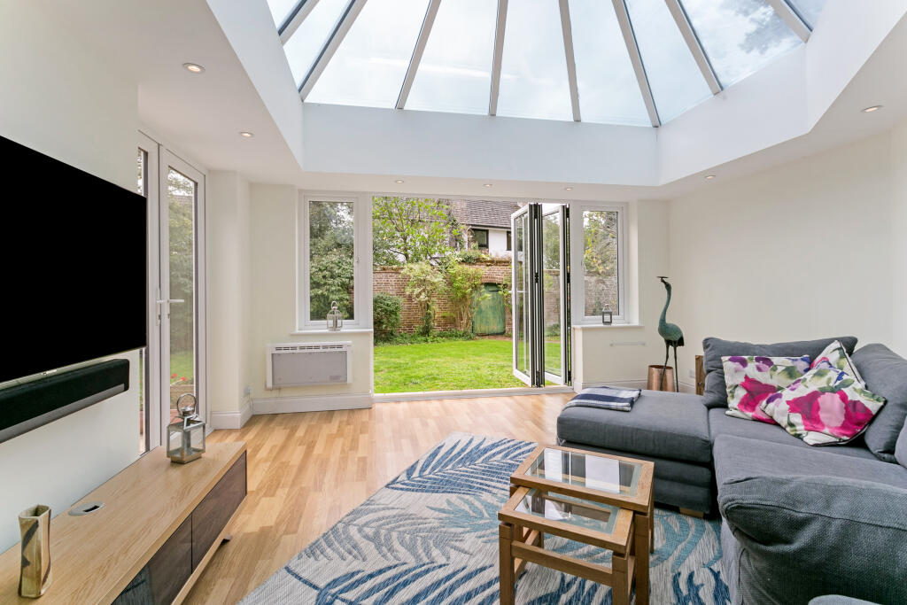 House in Slough, Windsor and Maidenhead - View 5
