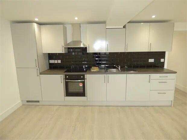 Apartment in Southend-on-Sea - View 5