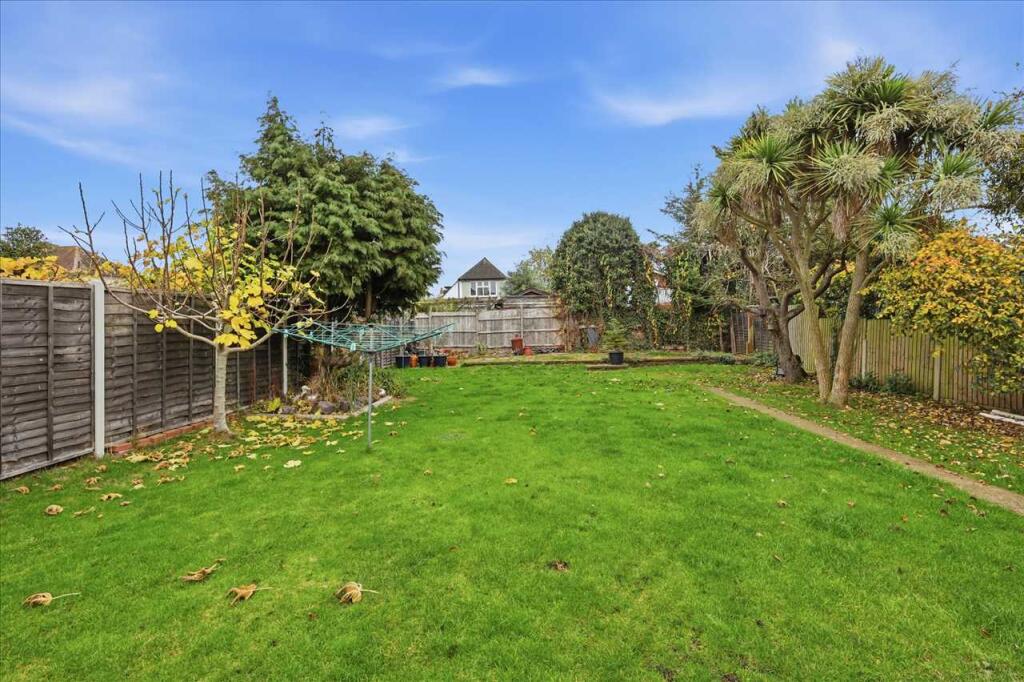 Flemming Avenue, Leigh on Sea, SS9 3AX photo 2