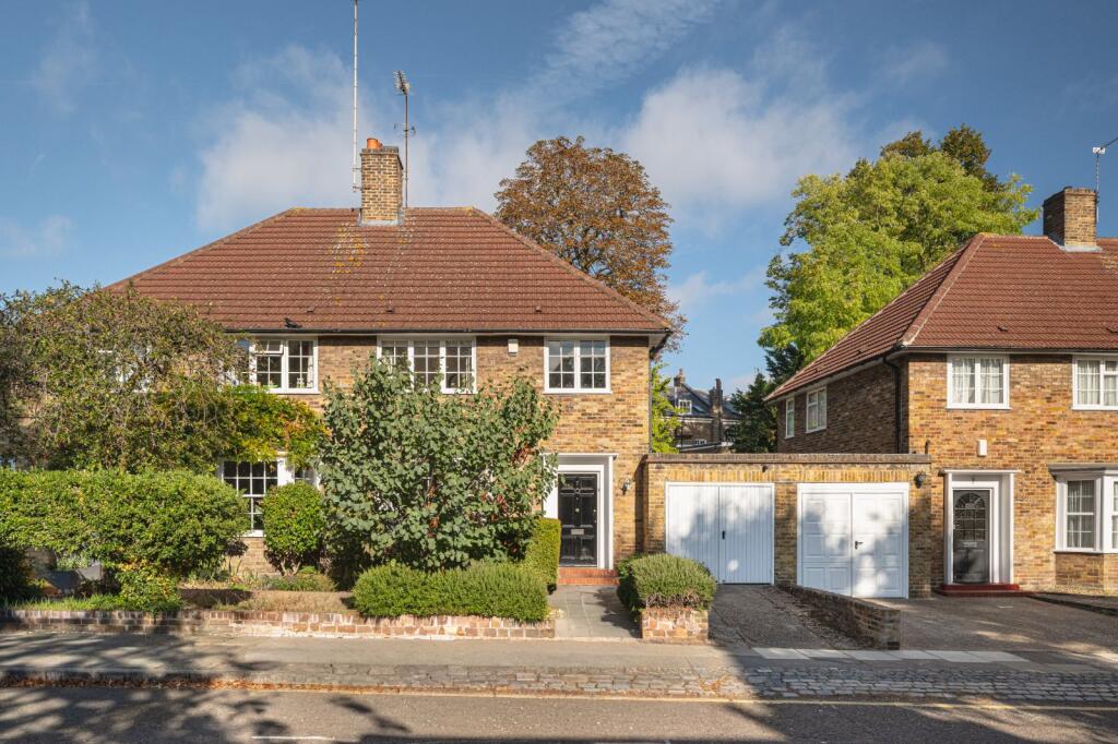 Main image of property: Canonbury Park South,
Canonbury, N1