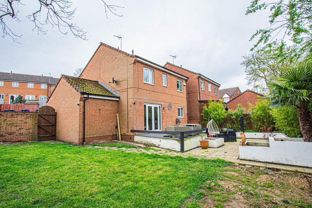 Fernmoor Drive, Irthlingborough photo 4