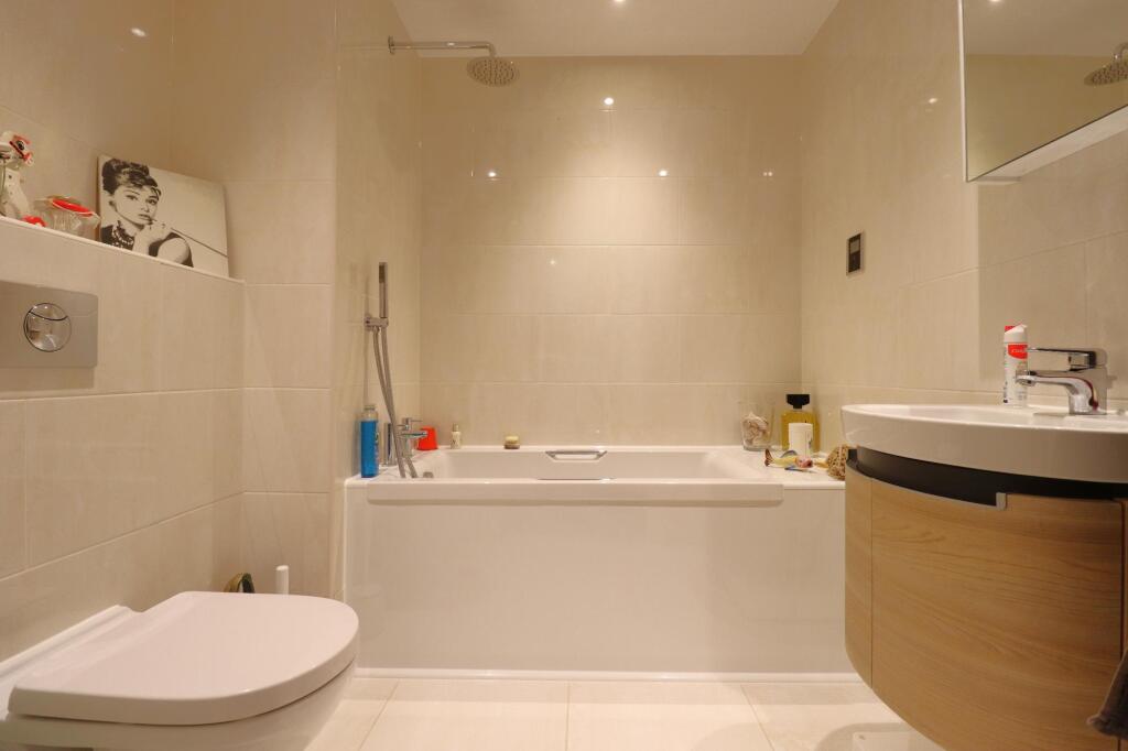 Apartment in Swindon, Marlborough - More