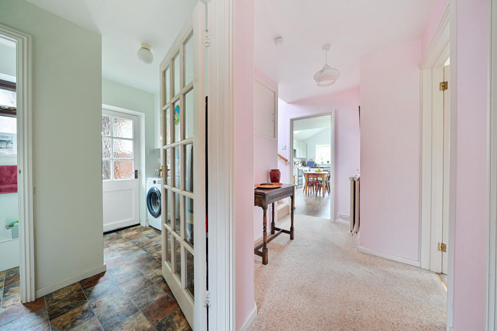 Abbotsleigh, Southwater, RH13 photo 4