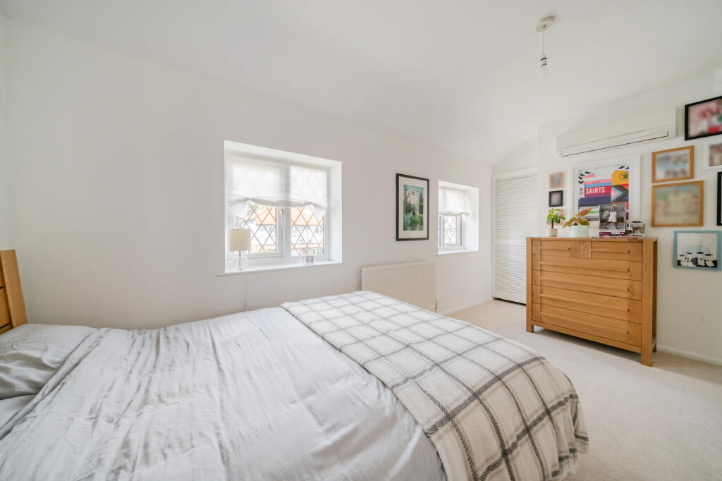 House in Slough - View 4